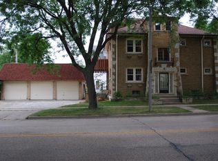 6408 W Lloyd St, Wauwatosa, WI 53213