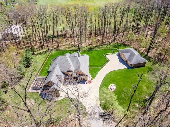 1200 S Hickory Ln, Angola, IN 46703