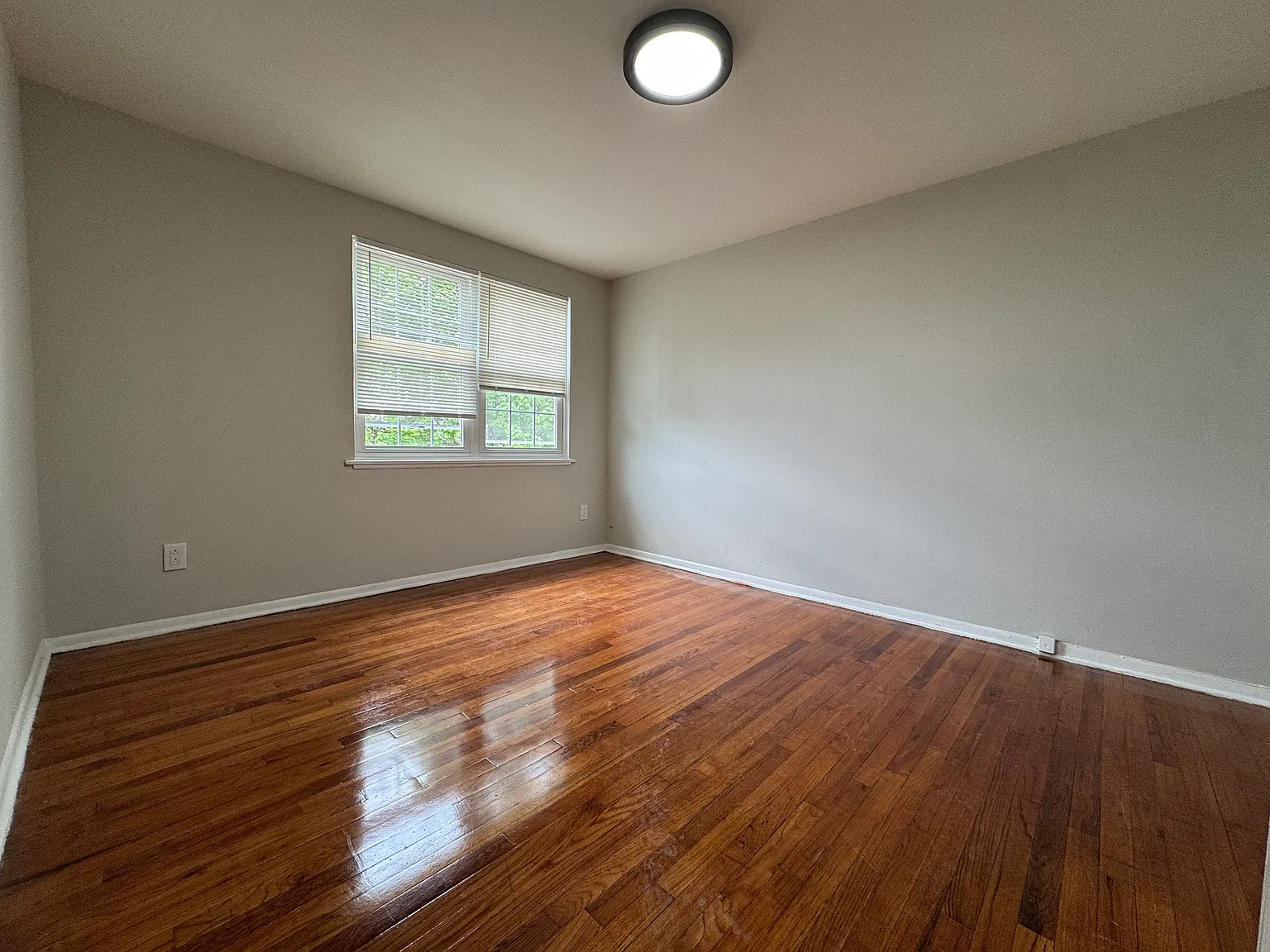 3 bed, 1200 sqft, $2,195 — Photo 2