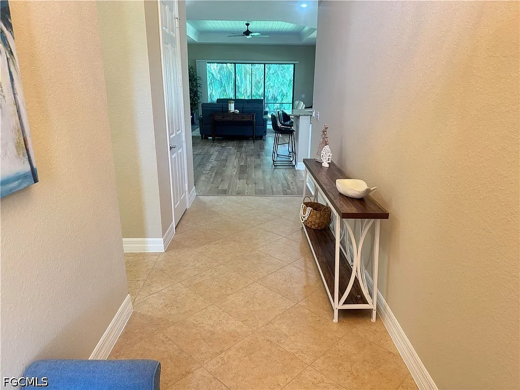 3 bed, 3.0 bath, 2484 sqft, $6,500 — Photo 2