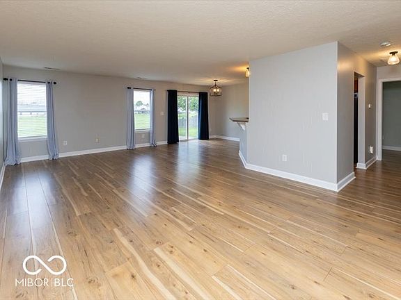 5th image of 7108 Burlat Ln
