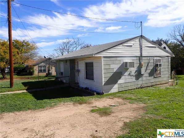 1006 E Avenue G, Lampasas, TX 76550
