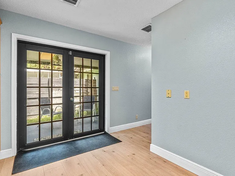 3303 Custer Ave — Photo 21
