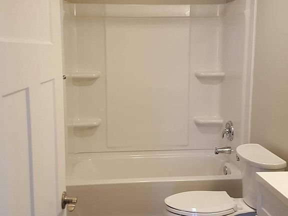 5th image of 418 Ives Ave #2