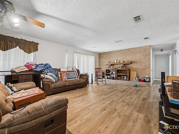 4th image of 601 Meadowbrook Dr