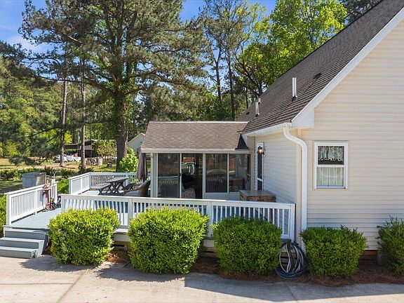 4th image of 2195 River Rd