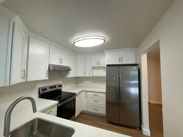 530 100th Ave SE, Bellevue, WA 98004