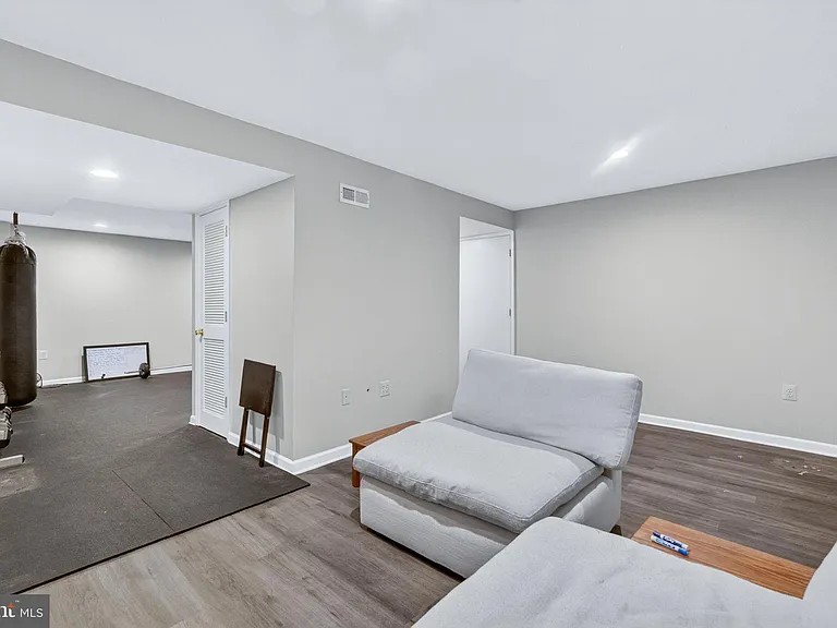 9821 Owens Ct — Photo 34