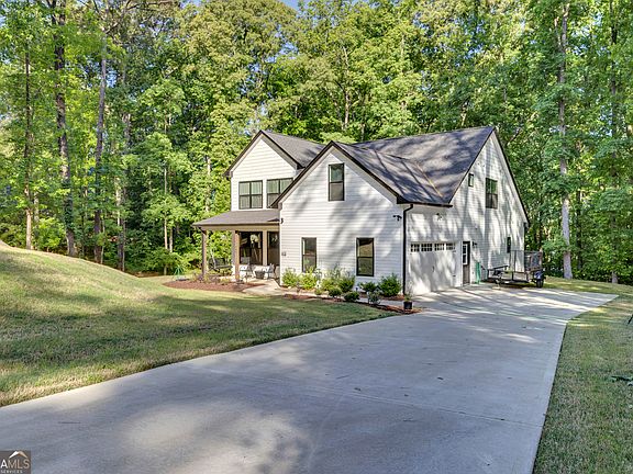 4th image of 585 Raven Rd