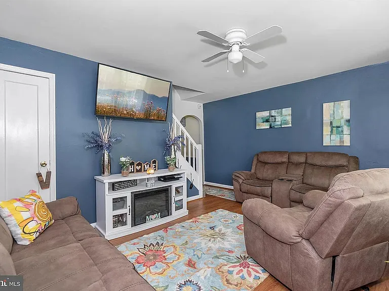258 Birch Ave — Photo 3