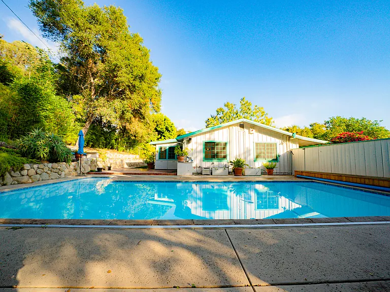 704 Ladera Ln — Photo 19
