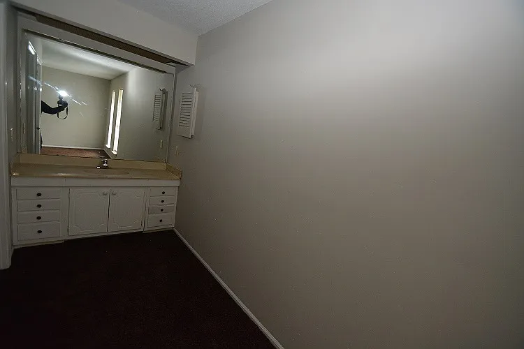 303 E Montcastle Dr — Photo 8