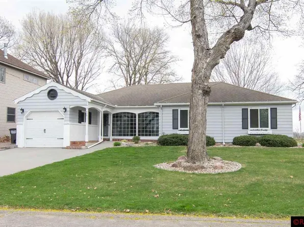 909 Point Pleasant Rd, Madison Lake, MN 56063