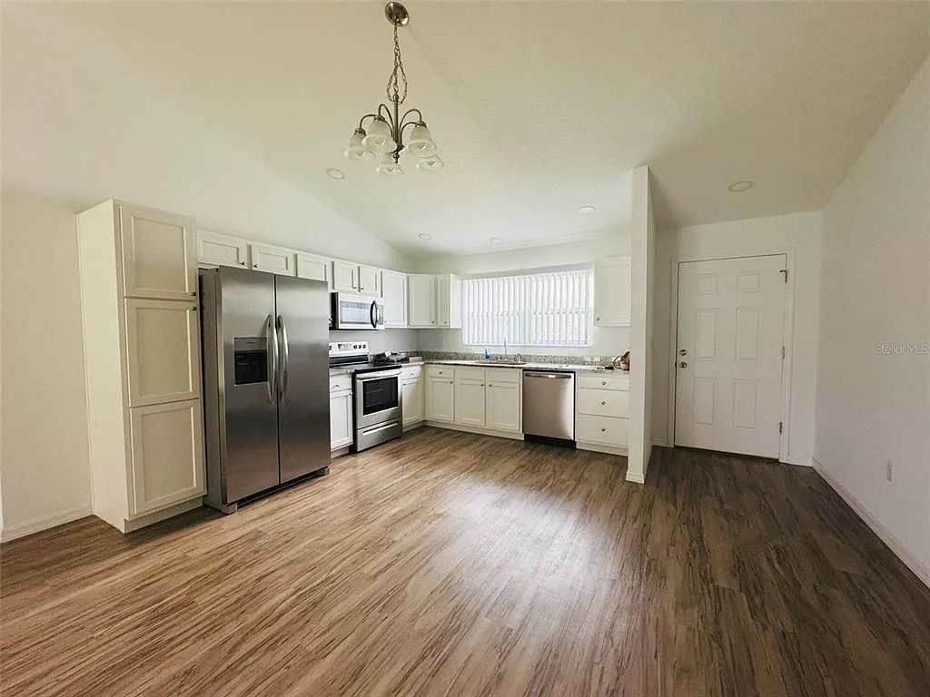 3 bed, 2.0 bath, 1390 sqft, $1,700 — Photo 2