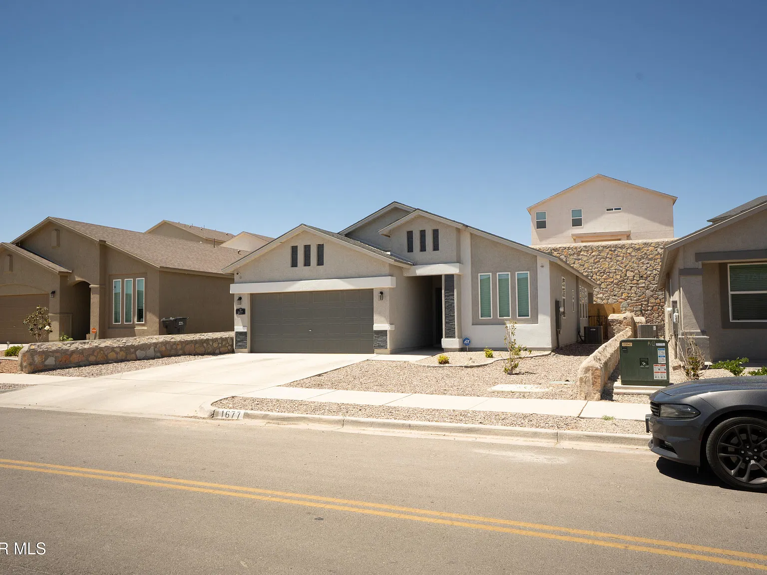 3 bed, 2.0 bath, 1511 sqft, $2,400 — Photo 3