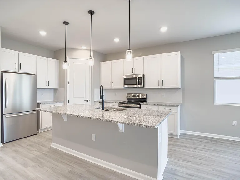 992 Griffon Ave — Photo 9
