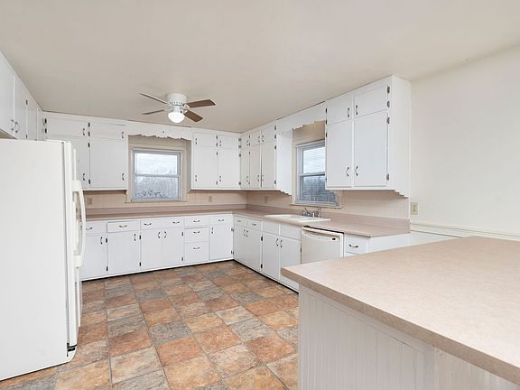 2nd image of 14 Hughes Ln