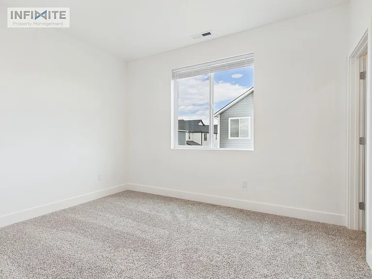 4901 Harvest Pkwy — Photo 6