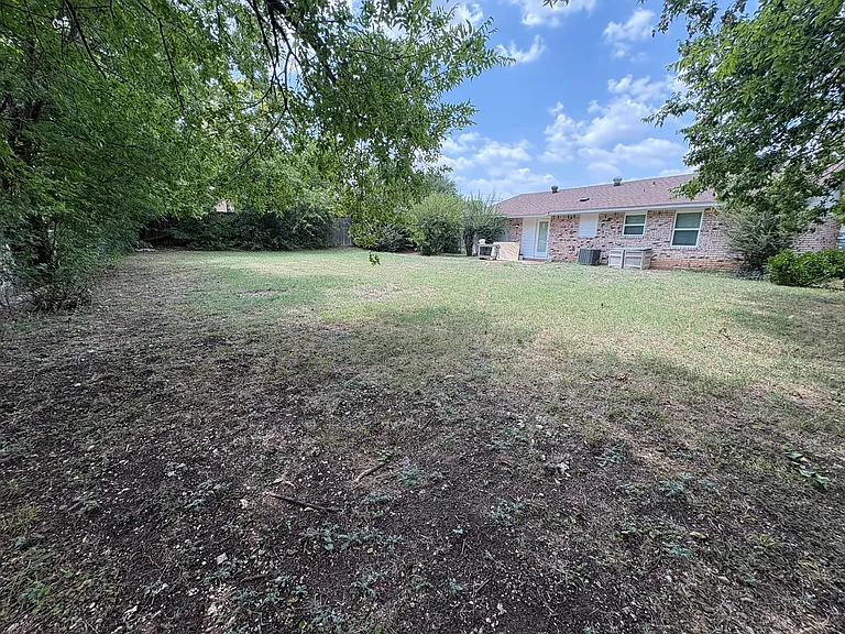 714 Upland Ln — Photo 22