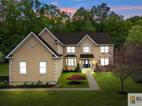 35 Summit Dr, East Brunswick, NJ 08816