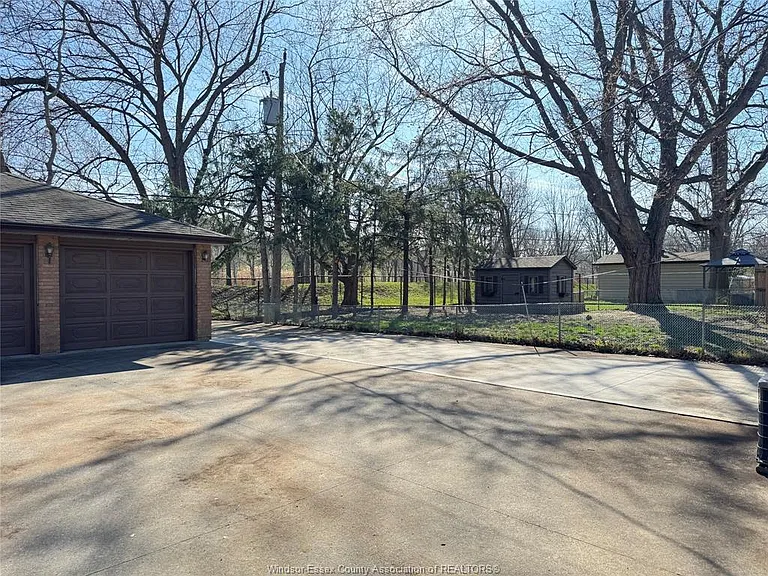 1595 Sun Valley Dr — Photo 3