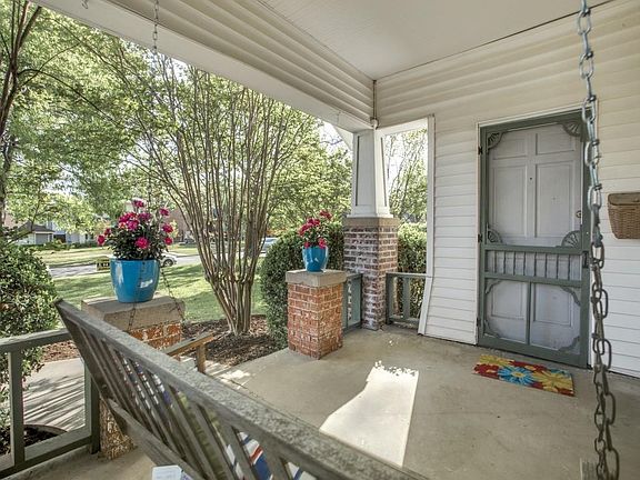 3rd image of 6015 Belmont Ave