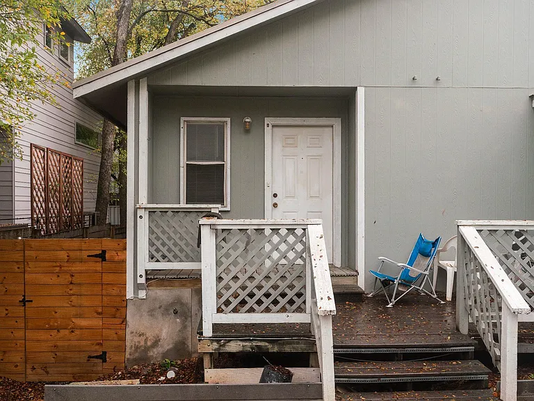 1304 Delano St #A — Photo 1