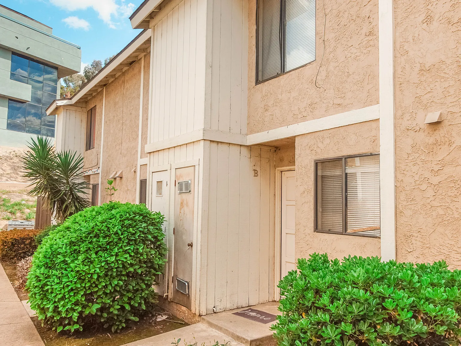 2 bed, 1.5 bath, 900 sqft, $995 — Photo 4