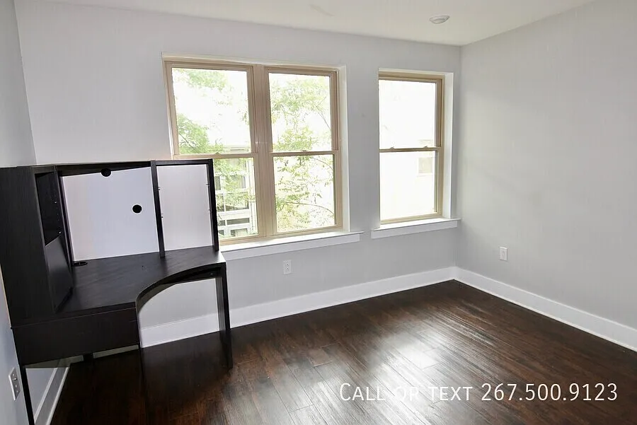 Absolutely Gorgeous Apartment Available now. W/D. Backyard! Available August 5th! — Photo 2