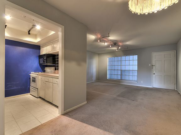 3rd image of 8401 N New Braunfels Ave APT 343A