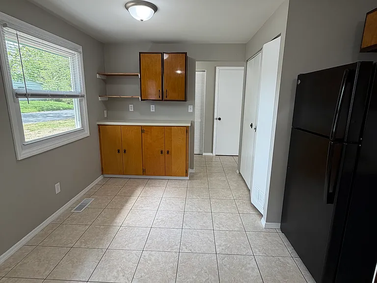 2504 Campbell Dr — Photo 10