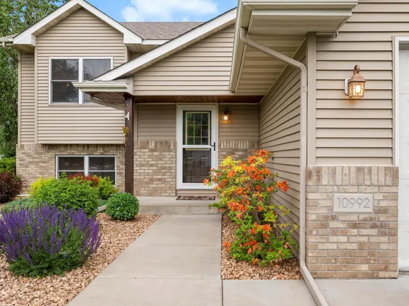 10992 Shoreline Ct, Chisago City, MN 55013
