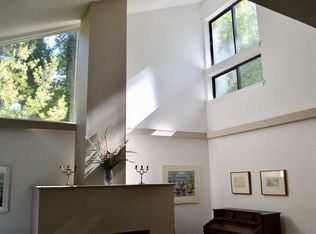 12 Magnolia Ave, Manchester, MA 01944