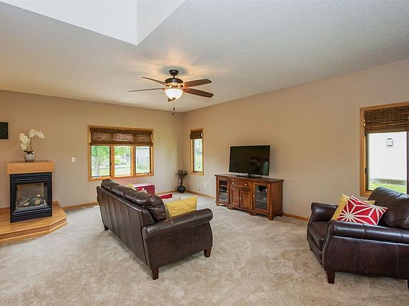 3rd image of 90 Vixen Ln