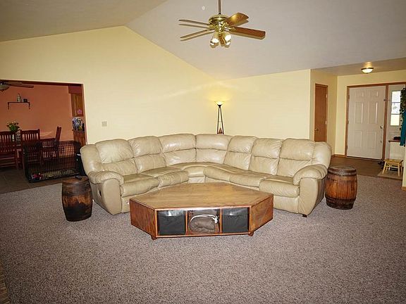 3rd image of 6898 Butterfield Dr