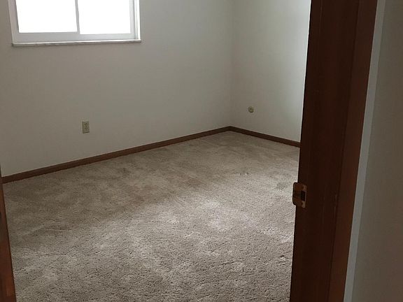 4th image of 408 Crescent Dr
