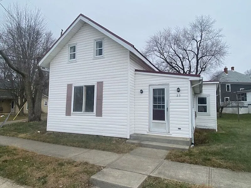 25 Jamestown Rd photo 1