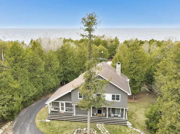 5012 Bay Shore Dr, Sturgeon Bay, WI 54235
