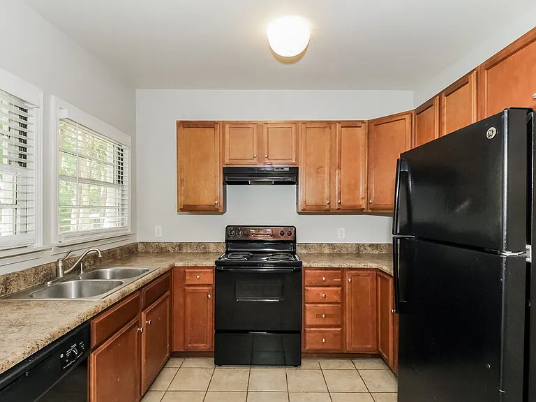 379 Hilltop Circle Ext SW — Photo 8