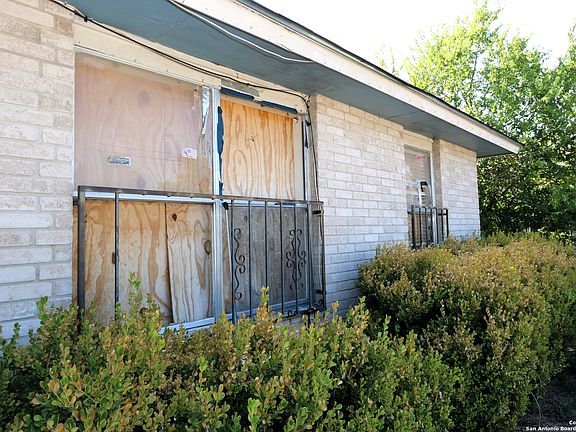 2nd image of 118 SURRELS AVE