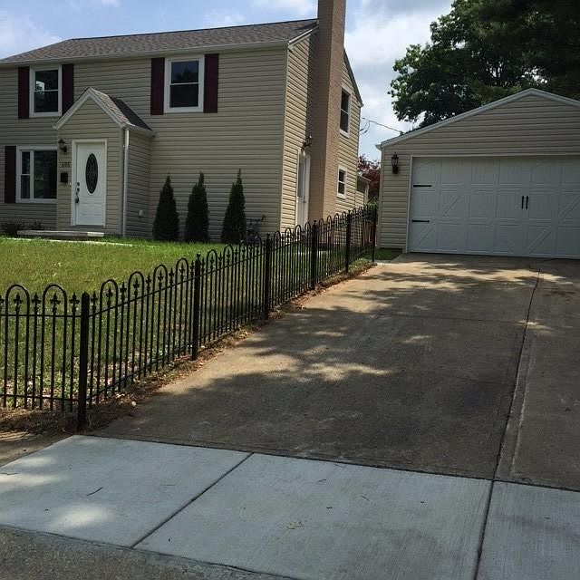 1st image of 695 N West St