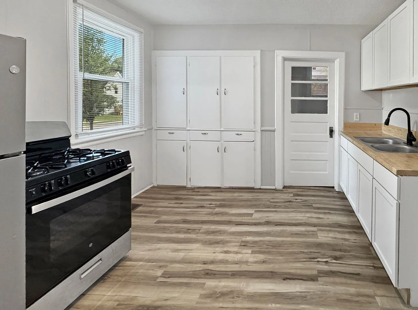2 bed, 1.0 bath, $1,495 — Photo 4