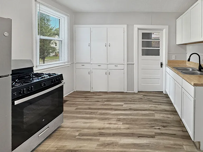 1400 Lafayette Ave NE — Photo 4