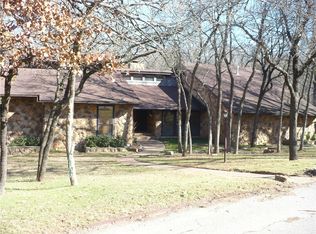 2222 Hummingbird Ln, Edmond, OK 73034