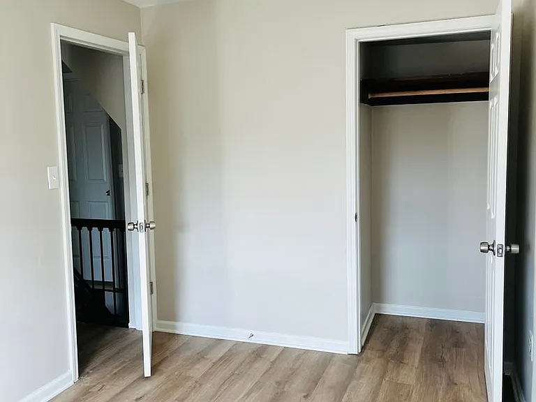 Two Bedroom/One Bathroom Townhome one block away from AGH! September 1 move in! — Photo 5