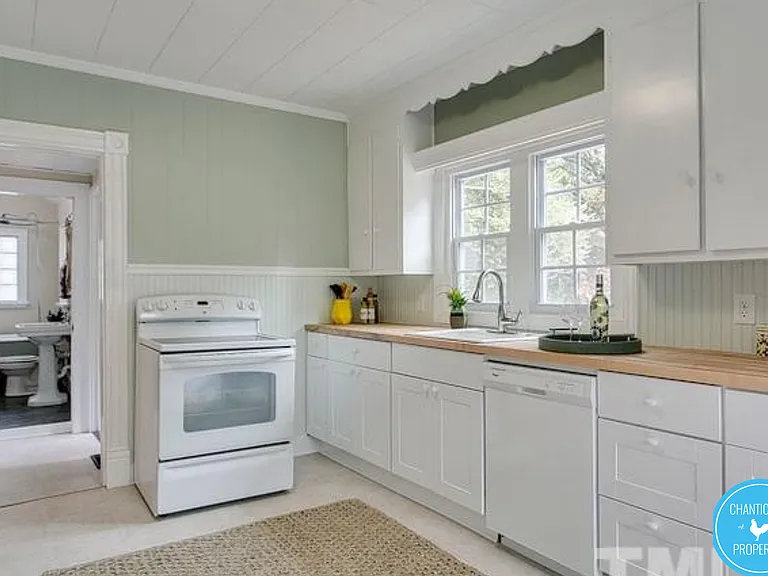 1016 Hale St — Photo 10