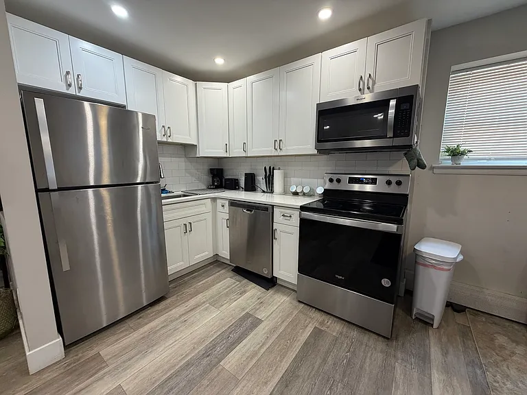 711 Harry St #1B — Photo 6