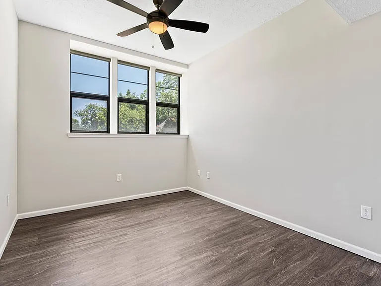 Blackhawk Commons — Photo 17