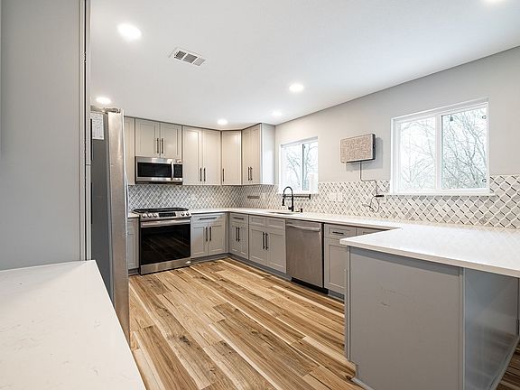5th image of 7009 Millrace Dr