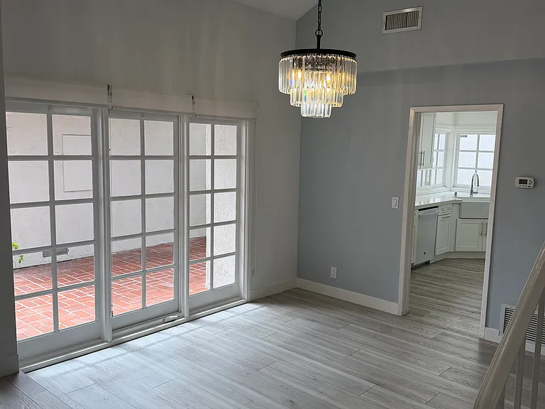 446 Vista Roma — Photo 21